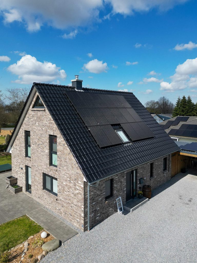 Eine PV-Anlage auf einem Einfamilienhaus.
